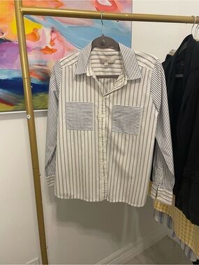 LOFT Women’s Cream & Navy Stripe‎ Button-Up Shirt Small P